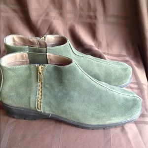 Aerosoles Sonic Green Suede Ankle Boots